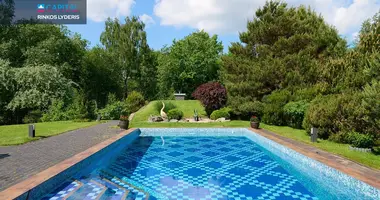 Casa en Aukstkiemiai, Lituania