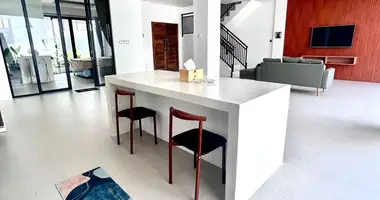 Wohnung 3 Schlafzimmer in Tumbakbayuh, Indonesien
