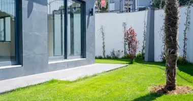 Apartment 6 bedrooms in Beylikduzu, Turkey