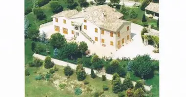 Вилла 24 комнаты в San Ginesio, Италия
