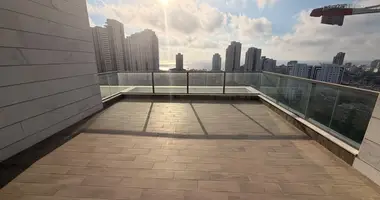 Penthouse 5 rooms in Netanya, Israel