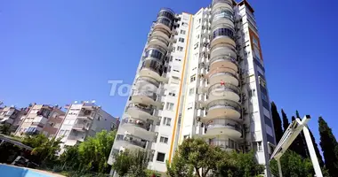 4 bedroom apartment in Muratpasa, Turkey