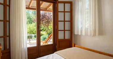 Villa 5 rooms in Kassandrino, Greece