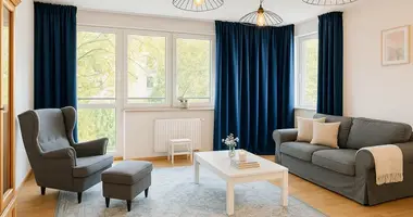 Mieszkanie 3 pokoi w Warszawa, Polska