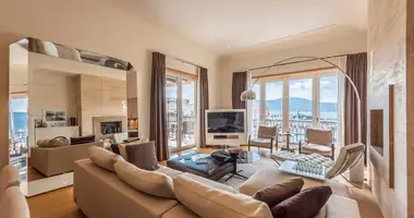 Квартира 5 комнат в Тиват, Черногория