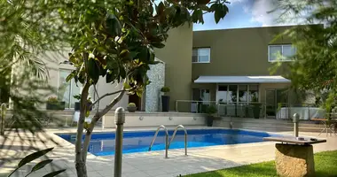 Apartamento 5 habitaciones en Demos Agiou Athanasiou, Chipre