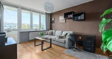 Mieszkanie 3 pokoi w Warszawa, Polska