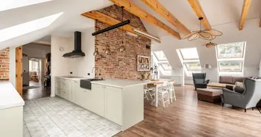 Wohnung 5 zimmer in Warschau, Polen