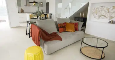 Villa 3 bedrooms in Entrenaranjos, Spain