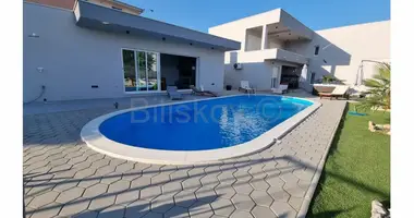 6 room house in Kastel Novi, Croatia