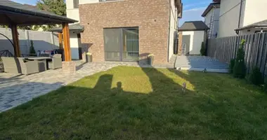 Casa 4 habitaciones en Lymanka, Ucrania