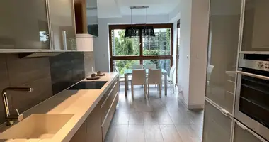 Квартира 3 комнаты в Варшава, Польша