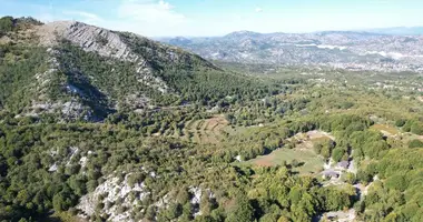 Участок земли в Цетинье, Черногория