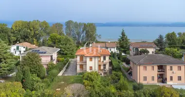 Villa 13 habitaciones en Bassana, Italia