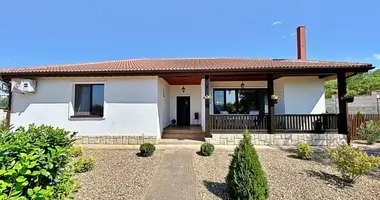 Bungalow 3 chambres dans Baltchik, Bulgarie