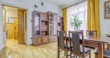 Mieszkanie 3 pokoi w Warszawa, Polska