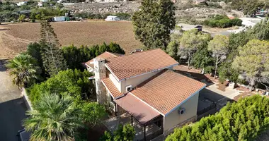 Villa 4 bedrooms in Cyprus