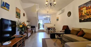 Szeregowiec w Pafos, Cypr