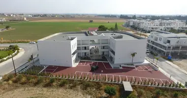 Pomieszczenie biurowe 326 m² w Pervolia, Cypr