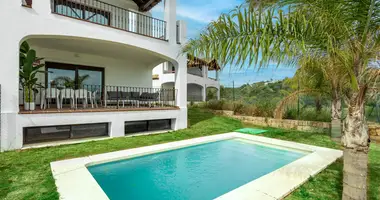 Villa 4 bedrooms in Estepona, Spain