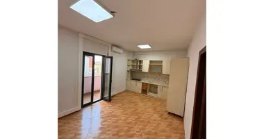 Pomieszczenie biurowe 60 m² w Tirana Municipality, Albania