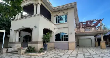 Villa 9 chambres dans Sangkat Boeung Kak Ti Muoy, Cambodge