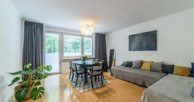 Wohnung 4 zimmer in Warschau, Polen