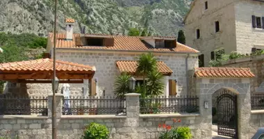 Villa 4 room villa in Dobrota, Montenegro