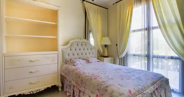 5 bedroom apartment in Kouklia, Cyprus