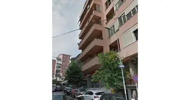 Квартира 2 комнаты в Тирана, Албания
