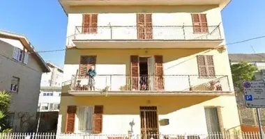 Apartamento 7 habitaciones en Terni, Italia
