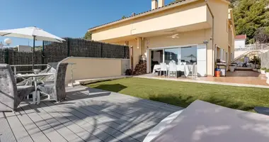 Reihenhaus in Sitges, Spanien