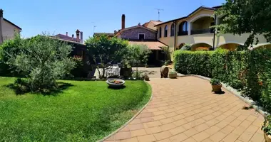 Hotel 900 m² in Municipality of Novigrad, Kroatien