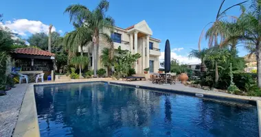 Villa 5 bedrooms in Demos Agiou Athanasiou, Cyprus