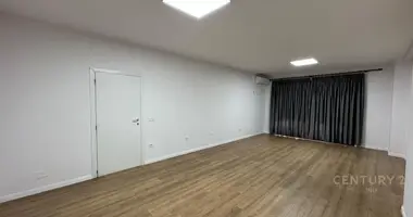 Bureau 120 m² dans Tirana, Albanie