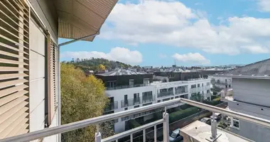 Mieszkanie 3 pokoi w Warszawa, Polska