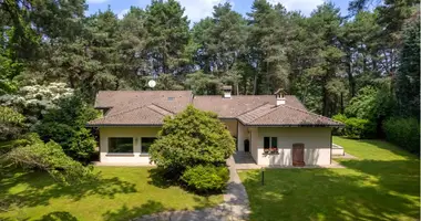 Вилла 8 комнат в Варезе, Италия