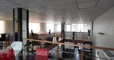 Oficina 404 m² en Ratamka, Belarús