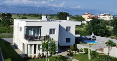 6 room house in Croatia