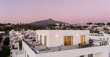 Apartamento 4 habitaciones en San Pedro Alcantara, Španjolska