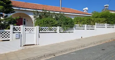 Bungalow 4 chambres dans Apesia, Chypre