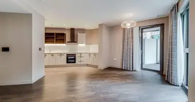 3 bedroom apartment in Wembley, United Kingdom
