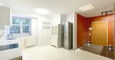 Commercial property 65 m² in Warsaw, Poland