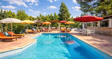 Hotel 706 m² en Neos Marmaras, Grecia