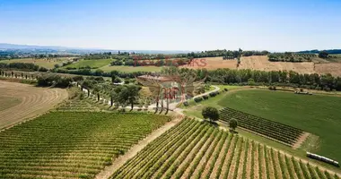 Propriété commerciale 1 000 m² dans Sienne, Italie