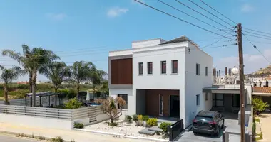 Apartamento 4 habitaciones en Oroklini, Chipre