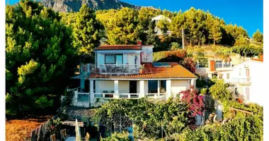 8 room house in Grad Omis, Croatia