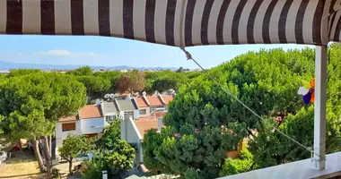 Duplex 6 chambres dans 1040 Sokak, Turquie