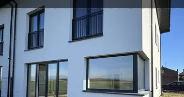 Dom 5 pokojów w Ołtarzew, Polska