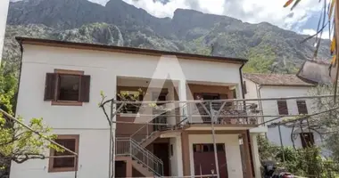 Casa 6 habitaciones en Dobrota, Montenegro